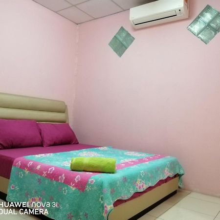 Layla Inn บาตู ปาฮัท ภายนอก รูปภาพ