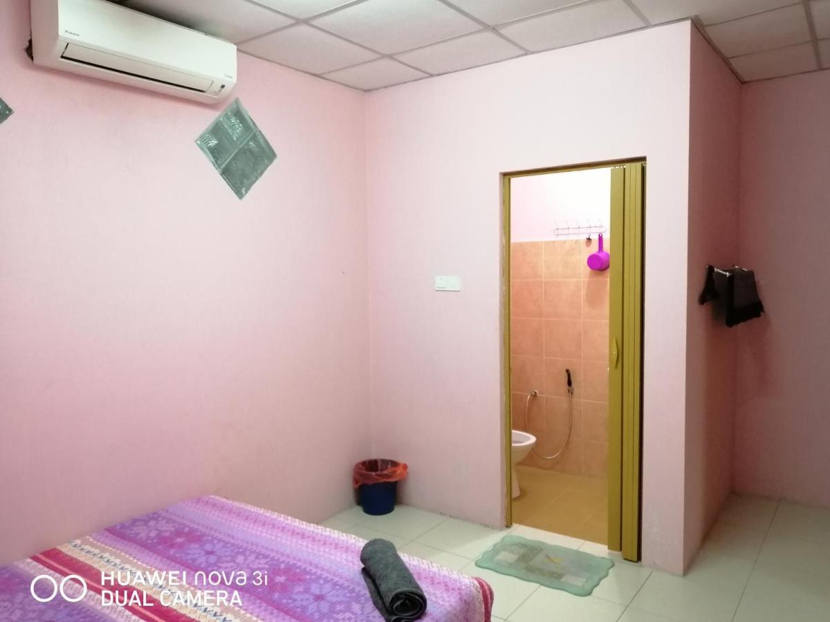 Layla Inn บาตู ปาฮัท ภายนอก รูปภาพ